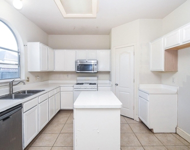 5214 Mountain Forest Drive - Photo Thumbnail 4