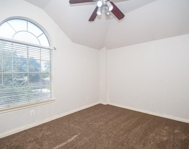 5214 Mountain Forest Drive - Photo Thumbnail 15