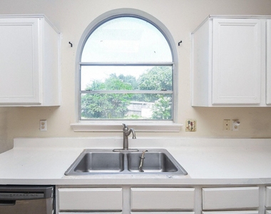 5214 Mountain Forest Drive - Photo Thumbnail 6