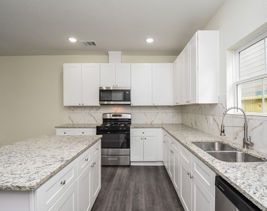 2819 Topiary Lane - Photo Thumbnail 12