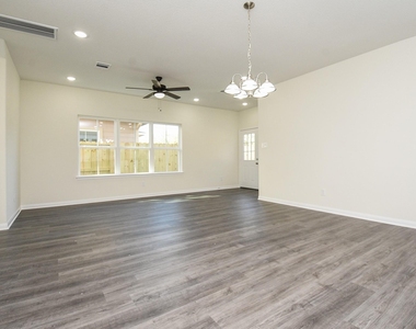 2819 Topiary Lane - Photo Thumbnail 5