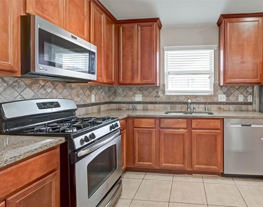6402 Black Bamboo Lane - Photo Thumbnail 12