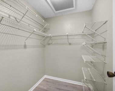 2120 El Paseo Street - Photo Thumbnail 9