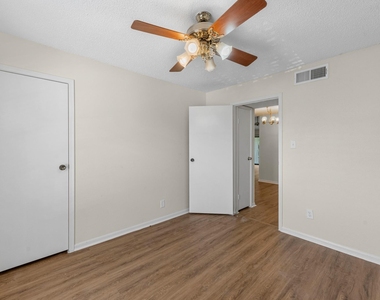 2120 El Paseo Street - Photo Thumbnail 5