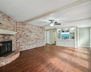 10911 Elmdale Drive - Photo Thumbnail 3