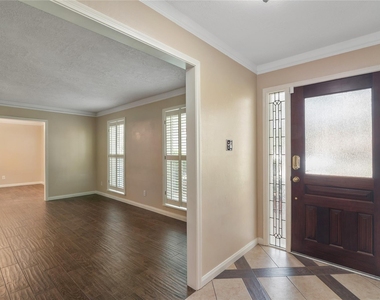 10911 Elmdale Drive - Photo Thumbnail 8