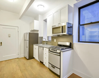 226 East 25th Street - Photo Thumbnail 2