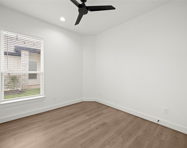 2729 Solbrook Lane - Photo Thumbnail 18