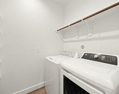 2729 Solbrook Lane - Photo Thumbnail 22