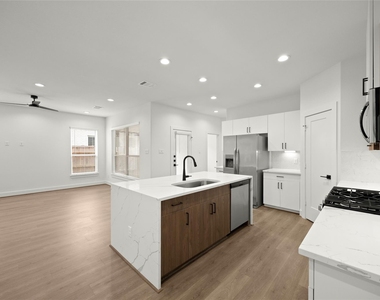 2729 Solbrook Lane - Photo Thumbnail 3