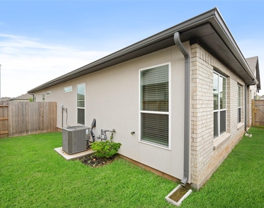 2729 Solbrook Lane - Photo Thumbnail 24