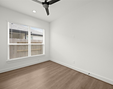 2729 Solbrook Lane - Photo Thumbnail 17
