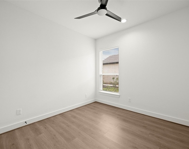 2729 Solbrook Lane - Photo Thumbnail 19