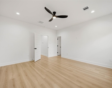 8210 Lawler Street - Photo Thumbnail 21