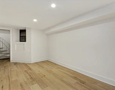 226 East 25th Street - Photo Thumbnail 5