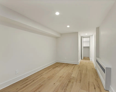 226 East 25th Street - Photo Thumbnail 6