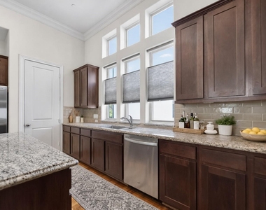 705 Delano Street - Photo Thumbnail 17