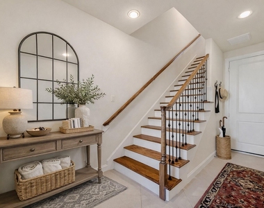 705 Delano Street - Photo Thumbnail 9