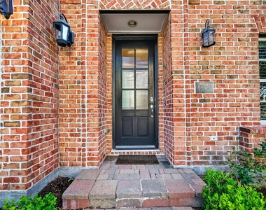 705 Delano Street - Photo Thumbnail 8