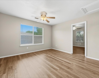 11411 Seven Sisters Drive - Photo Thumbnail 7