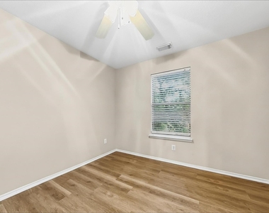 11411 Seven Sisters Drive - Photo Thumbnail 15