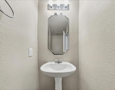 11411 Seven Sisters Drive - Photo Thumbnail 6