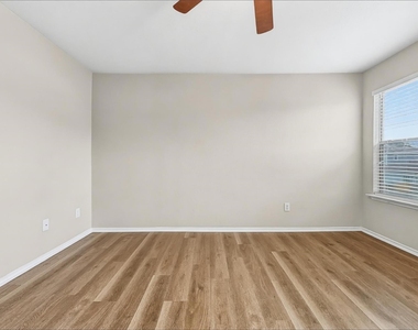 11411 Seven Sisters Drive - Photo Thumbnail 9