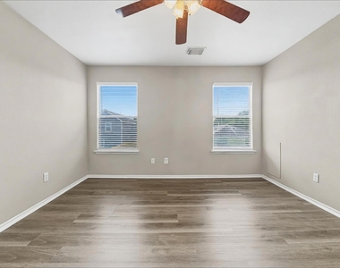 11411 Seven Sisters Drive - Photo Thumbnail 8