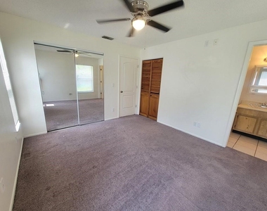 8224 Autumn Oak Avenue - Photo Thumbnail 13