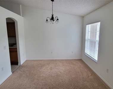 226 Agua Vista Street - Photo Thumbnail 4
