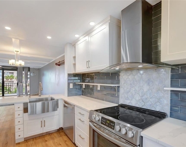 1581 Gulf Boulevard - Photo Thumbnail 5