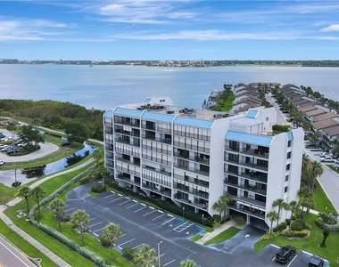 1581 Gulf Boulevard - Photo Thumbnail 1