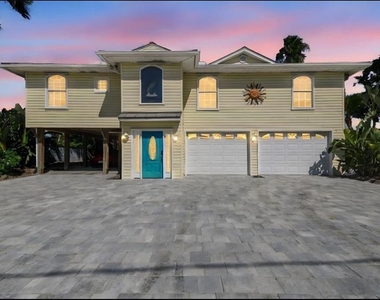 9914 Alavista Drive - Photo Thumbnail 1