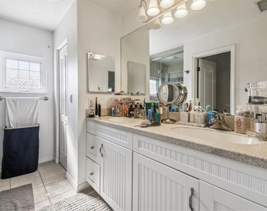 9914 Alavista Drive - Photo Thumbnail 14