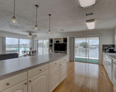 9914 Alavista Drive - Photo Thumbnail 8