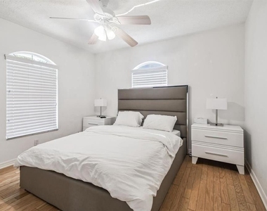9914 Alavista Drive - Photo Thumbnail 15