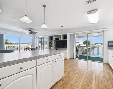 9914 Alavista Drive - Photo Thumbnail 9