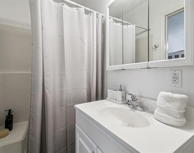9914 Alavista Drive - Photo Thumbnail 17