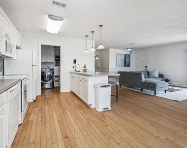 9914 Alavista Drive - Photo Thumbnail 10