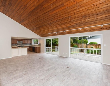 4301 Saltwater Boulevard - Photo Thumbnail 15
