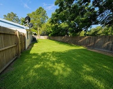 1821 Bellgrove Street - Photo Thumbnail 13