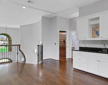270 Lake Grove Drive - Photo Thumbnail 17