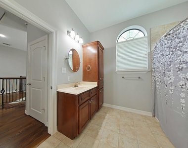 270 Lake Grove Drive - Photo Thumbnail 20