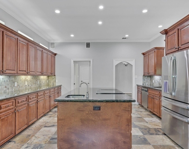 270 Lake Grove Drive - Photo Thumbnail 13