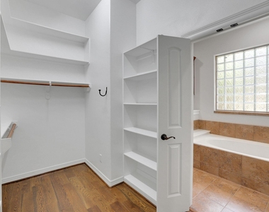 270 Lake Grove Drive - Photo Thumbnail 11
