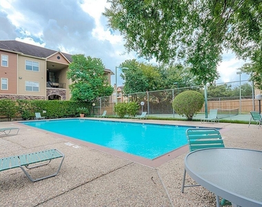 10811 Richmond Avenue - Photo Thumbnail 20