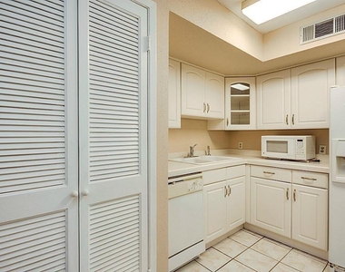 10811 Richmond Avenue - Photo Thumbnail 7