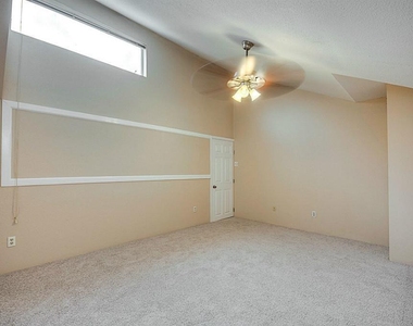 10811 Richmond Avenue - Photo Thumbnail 16