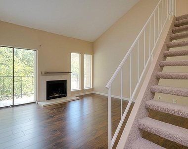 10811 Richmond Avenue - Photo Thumbnail 2
