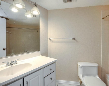 10811 Richmond Avenue - Photo Thumbnail 11